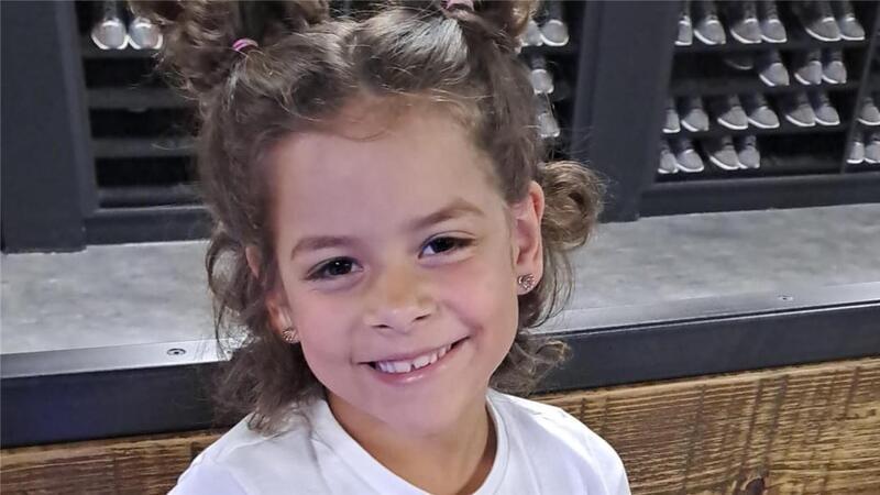 Lebensretter für krebskranke Melody (7) ist wahrscheinlich gefunden Melody hofft, eine Knochenmarkspende zu bekommen. Dann kann sie mit ihrer Familie und Freunden das Musical „König der Löwen“ sehen.