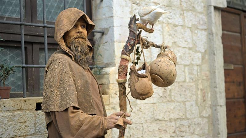Mensch oder Statue?
