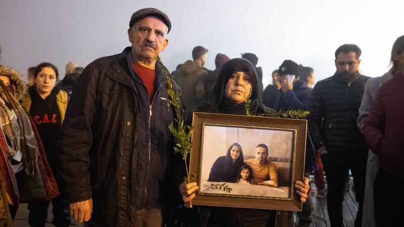 Menschen aus dem ganzen Land sind zum Jahrestag in die Region Antakya gereist.