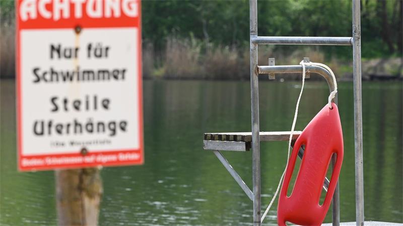 Stadt fordert Strandbad zur Rücknahme von Einlassregel auf Menschen, die nicht schwimmen können, dürfen sich im Heidebad nicht überall aufhalten. (Archivbild)