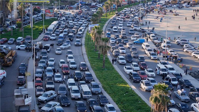 Menschen fliehen aus den Südlibanon