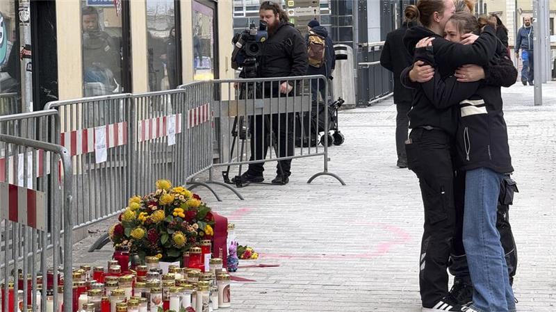 Menschen in Villach trauern nach dem tödlichen Messerangriff.