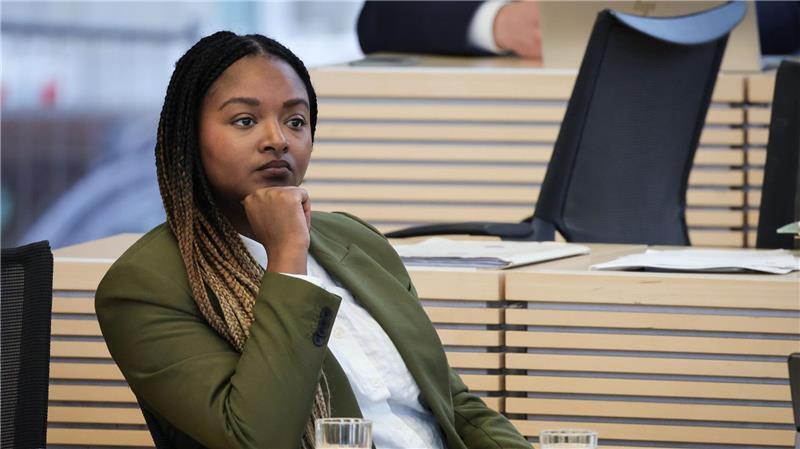 Landtag in Kiel berät Einführung eines Gehörlosengeldes „Menschen mit Behinderung brauchen einen Sozialstaat, der verständlich, einfach und verlässlich funktioniert“, sagte Aminata Touré (Grüne). (Archivbild)