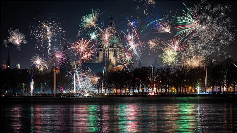 „Menschen wollen zum Jahreswechsel sichtbar und gemeinsam feiern – sicher, legal und rücksichtsvoll“, sagt der Pyrotechnik-Verband. (Archivbild)
