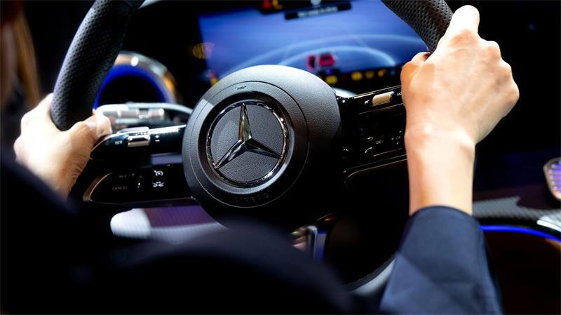 Mercedes-Benz macht mehr Gewinn nach magerem Vorjahresquartal. (Archivbild)