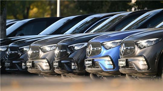 Mercedes-Benz verkauft weniger Fahrzeuge. (Archivbild)