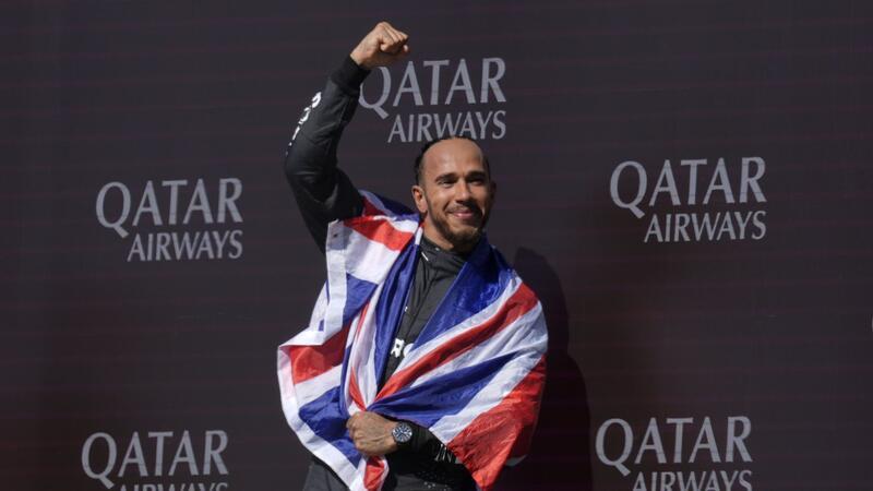 Ein Sieg für die Seele von „King Lewis“ Mercedes-Pilot Lewis Hamilton jubelt nach seinem Sieg in Silverstone.