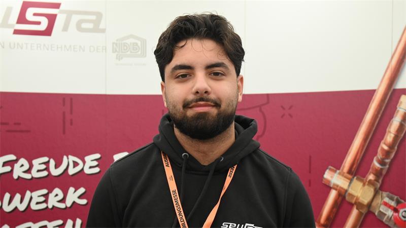 Geld, Spaß oder Sicherheit? So sucht Gen Z Jobs im Kreis Stade Mergim Fazlijaj ist im dritten Lehrjahr. „KI kann das Handwerk nicht ablösen”, sagt er.