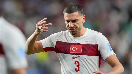 Merih Demiral ärgert sich.