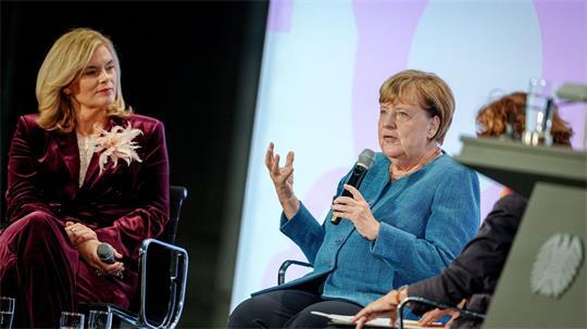 Merkel warb für einen weiten Begriff der Demokratie.