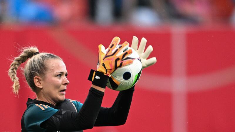 Merle Frohms hält künftig keine Bälle für das DFB-Team mehr.