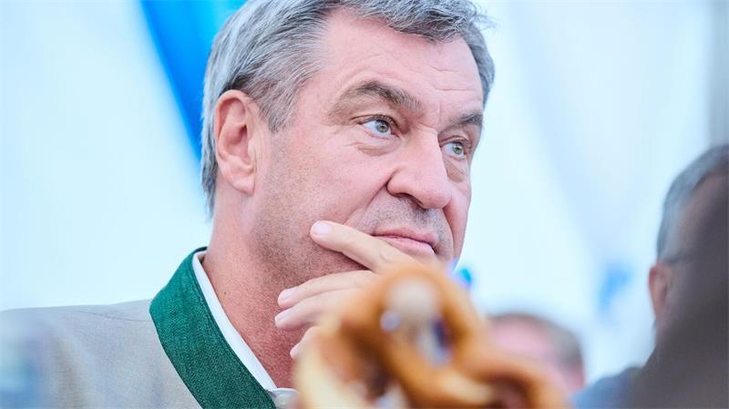 AfD-Sieg, Streit und miese Umfragen: Merz unter Druck Merz‘ Dauerkonkurrent Markus Söder verteidigt den Kanzler nur halbherzig. (Archivbild)