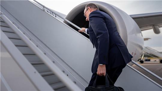 Merz beginnt seine Reise nach Jordanien. 