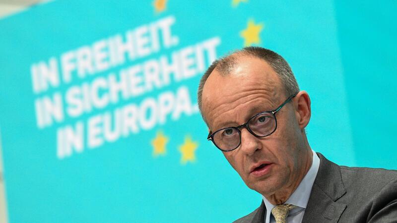 Kann die CDU mit dem BSW? Merz auf Distanz zu Wagenknecht Merz hält Wagenknecht für „in einigen Themen rechtsextrem, in anderen wiederum linksextrem.“