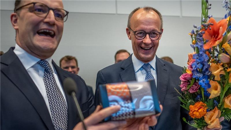 Merz hat ein Faible für besonders gemusterte Krawatten. 