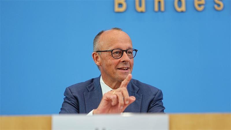 Merz ist gut aufgelegt bei seiner Sommerpressekonferenz.