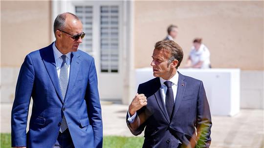 Merz (l) und Macron wollen den EU-Beitrittsprozess gemeinsam beschleunigen. (Archivbild)
