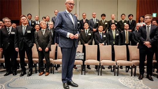 Merz nahm zum Auftakt seines Japan-Besuchs an einem Wirtschaftsforum teil.