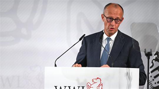 Merz nutzte seine Laudatio für eine Grundsatzrede.