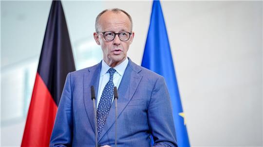 Merz sagt bei einer Pressekonferenz im Kanzleramt, er freue sich auf den Besuch bei den SPD-Abgeordneten.