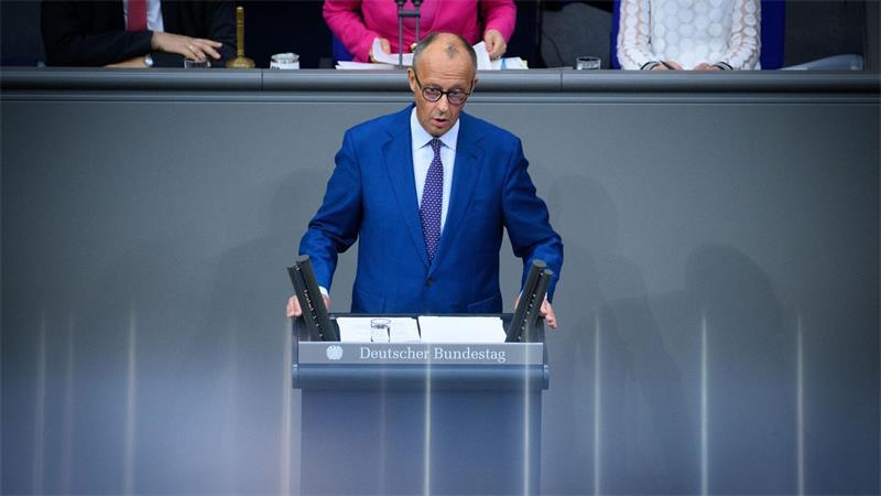 Merz spricht im Bundestag über die aktuelle Lage in der Innen- und Außenpolitik.