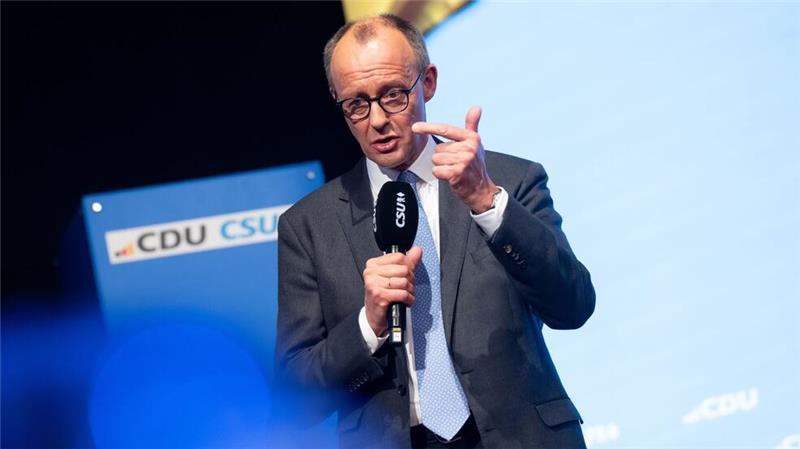 „Mini-Trump“: SPD-Spitze wirft Merz Spaltung vor Merz trat zum Abschluss des Wahlkampfes in München auf.