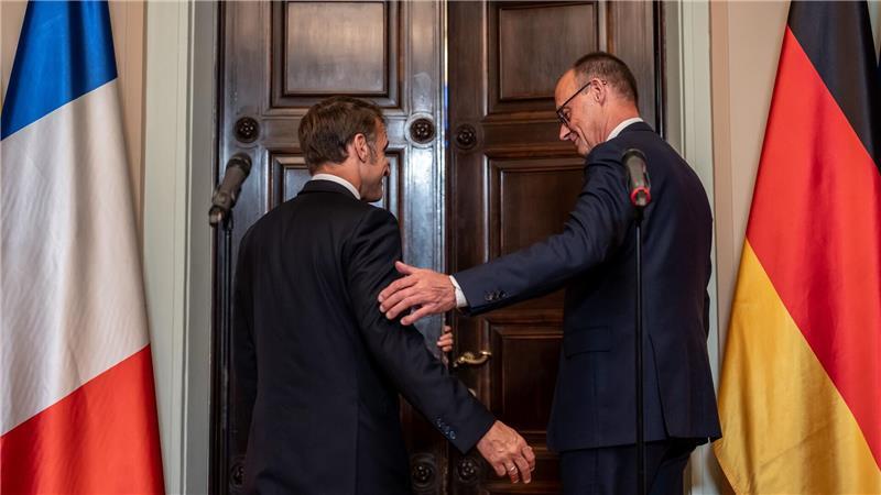 Merz und Macron wollen Rüstungsstreit bis Ende August lösen Merz und Macron sprachen in Berlin mehr als drei Stunden miteinander.