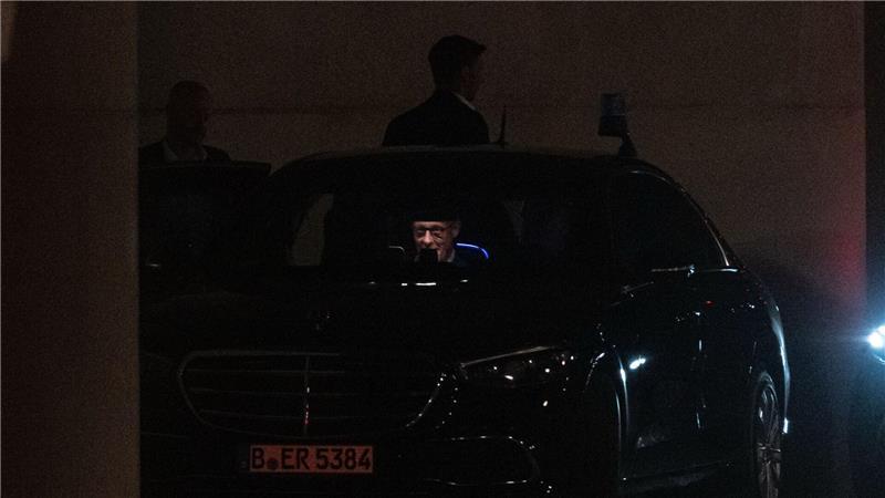 Merz-Treffen mit CDU-Vizes zur aktuellen Lage im Kanzleramt Merz verließ das Kanzleramt erst nach Mitternacht.