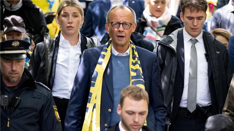 Merz wagte sich in Würzburg auch unters Volk.