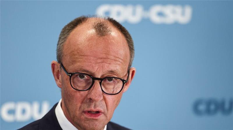 Welche Lehren folgen aus dem Messerangriff in Aschaffenburg? Merz will der Bundespolizei mehr Befugnisse bei Abschiebungen geben.