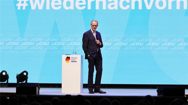 Merz zeigt sich siegessicher bei CDU-Wahlkampf in Oberhausen. 