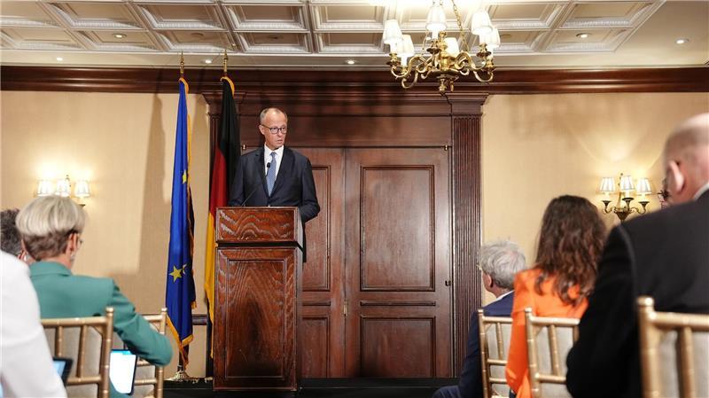 Europäer arbeiten an Garantien für Kiew - keine US-Truppen Merz zog eine positive Bilanz des Ukraine-Gipfels in Washington.