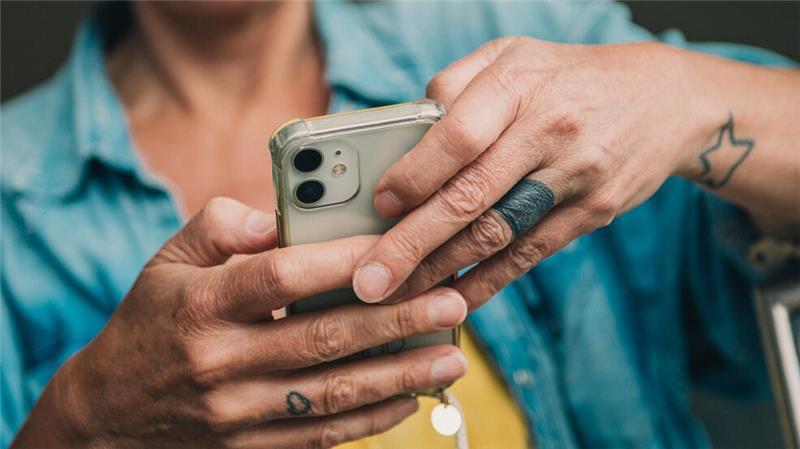 Symptom-Checker: Wie gut sind Diagnosen aus der App? Meta will auf Facebook oder Instagram geteilte Inhalte zur KI-Entwicklung nutzen - wer das nicht möchte, kann widersprechen. (zu dpa: «KI-Datennutzung bei Instagram und Facebook widersprechen»)