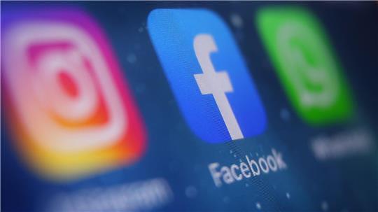 Meta will seine KI-Software Meta AI durch Nutzerdaten aus Instagram und Facebook trainieren. Verbraucherschützer sehen einen Verstoß gegen Datenschutzrecht und sind jetzt vor Gericht gezogen. (Symbolbild)