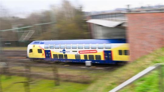 Metronom-Züge fahren ab 2027 auch zwischen Hamburg und Cuxhaven. (Symbolbild)