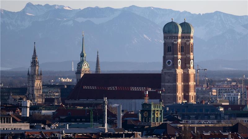 Metropolen wie München bieten viele Jobmöglichkeiten, aber das Wohnen dort ist teuer.