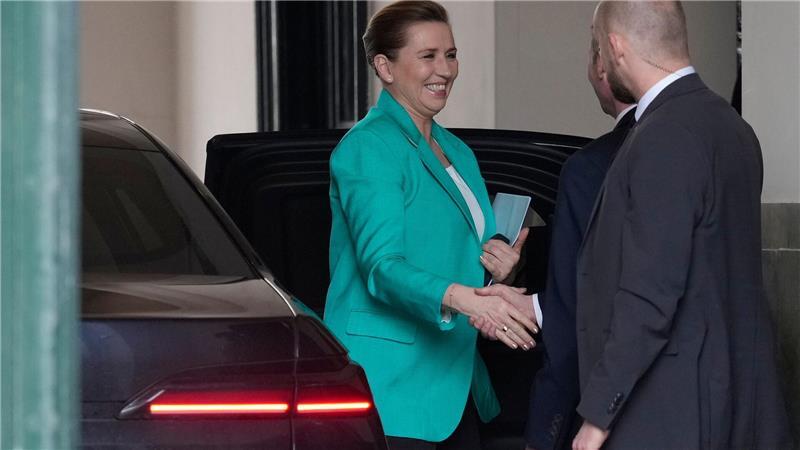 Mette Frederiksen hat den Rücktritt ihrer Regierung am dänischen Hof eingereicht. 