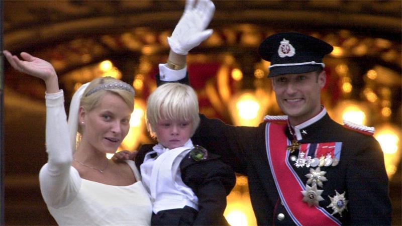 Mette-Marit und Haakon: Seit 25 Jahren durch Dick und Dünn Mette-Marit brachte ihren kleinen Sohn Marius mit in die Ehe. (Archivbild)
