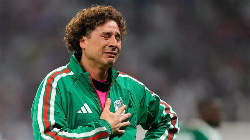 Mexikos Torhüter Guillermo Ochoa reagiert nach der Niederlage.