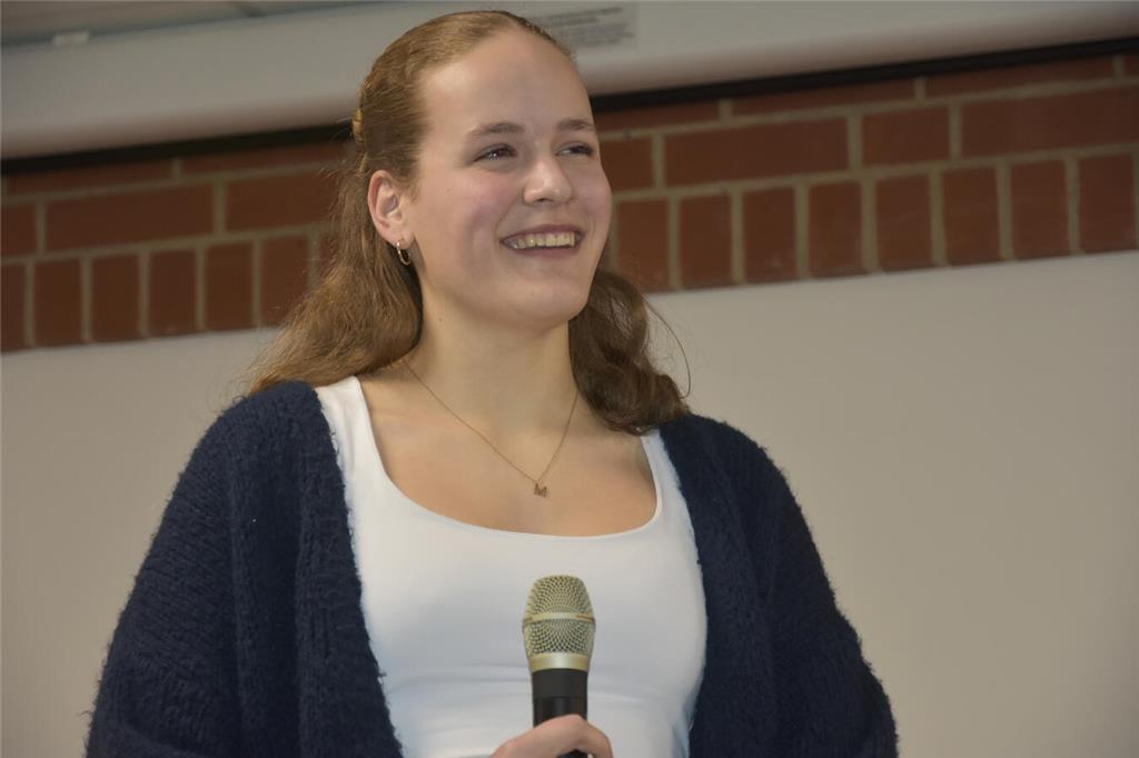 Mia Lindemann betreut auch als Trainerin zwei weibliche E-Jugendteams des MTV Wi...