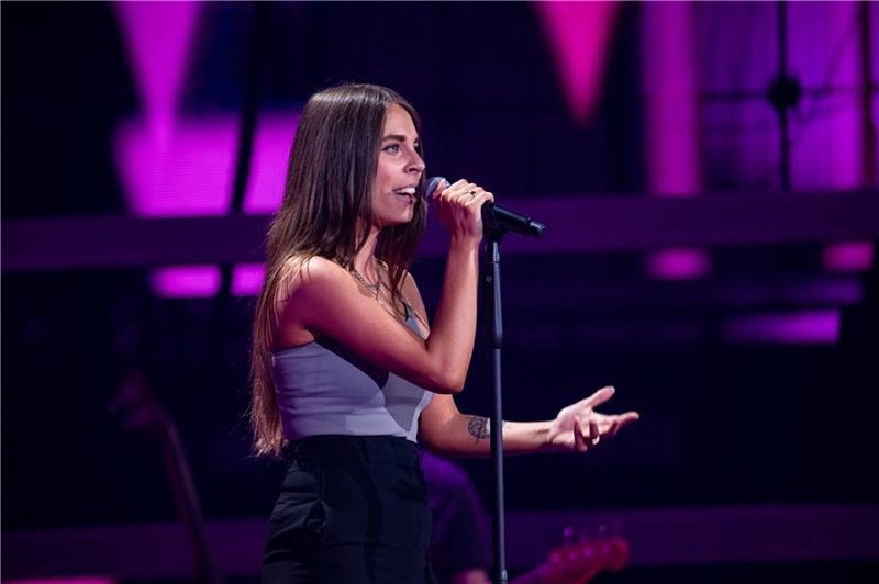 Mia-Yasmin Sternberger auf der Bühne bei „The Voice of Germany“. Foto: ProSiebenSAT.1/Christoph Assmann