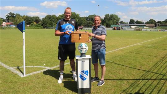 Michael Breuer und Michael Schipf waren die Hauptorganisatoren des 24-Stunden-Fußballspiels in Hammah. Mit den Einnahmen waren sie sehr zufrieden.