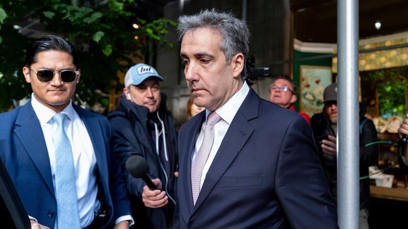 Trump-Anwalt nimmt Cohen ins Verhör Michael Cohen (r) wurde als Trumps rechtlicher „Ausputzer“ bekannt - mit enger Beziehung und direktem Zugang zum ehemaligen Präsidenten.