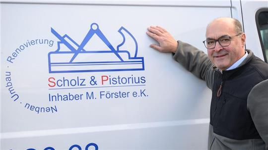 Michael Förster führt die Tischlerei „Scholz & Pistorius“ seit knapp 25 Jahren. Das Geschäft läuft gut, sagt er.