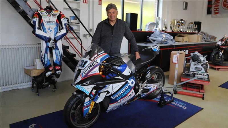 So will Michael Galinski von Cuxhaven aus die Superbike-WM gewinnen Michael Galinski mit der Maschine von BMW-Fahrer Garrett Gerloff, die gerade noch in Italien auf der WM-Strecke war. Foto: Witthohn