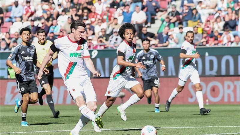 Michael Gregoritsch hat für Augsburg gefährliche Aktionen.