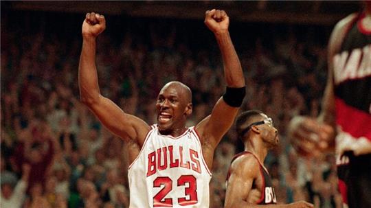 Michael Jordan bei einem Heimsieg der  Chicago Bulls über die Portland Trail Blazers im Juni 1992.