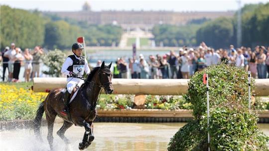 Michael Jung reitet mit Chipmunk auf Goldkurs.