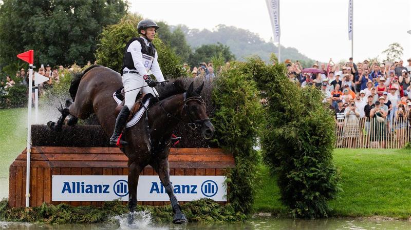 Noch eine WM-Medaille für Rekordreiterin Werth Michael Jung ritt in der Einzelwertung auf Platz eins.