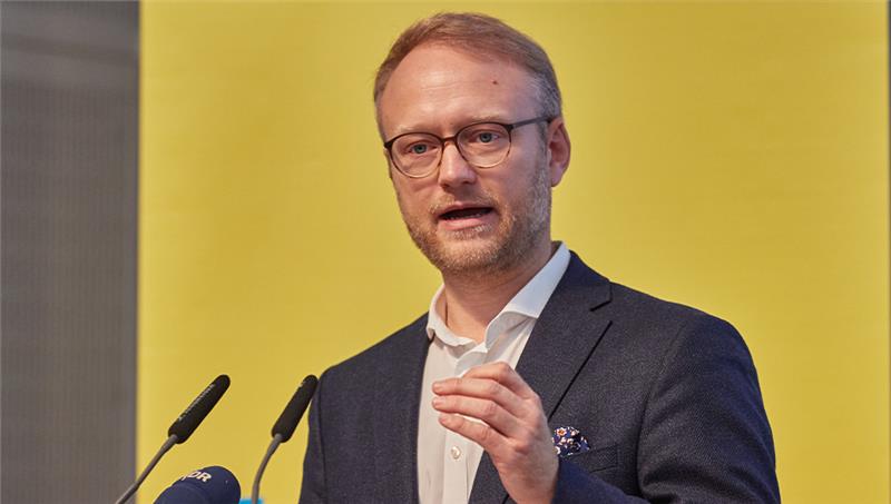 Michael Kruse, Landesvorsitzender der FDP Hamburg, spricht im Hotel «Grand Elysee» auf einem Landesparteitag der Hamburger FDP. Foto: Georg Wendt/dpa